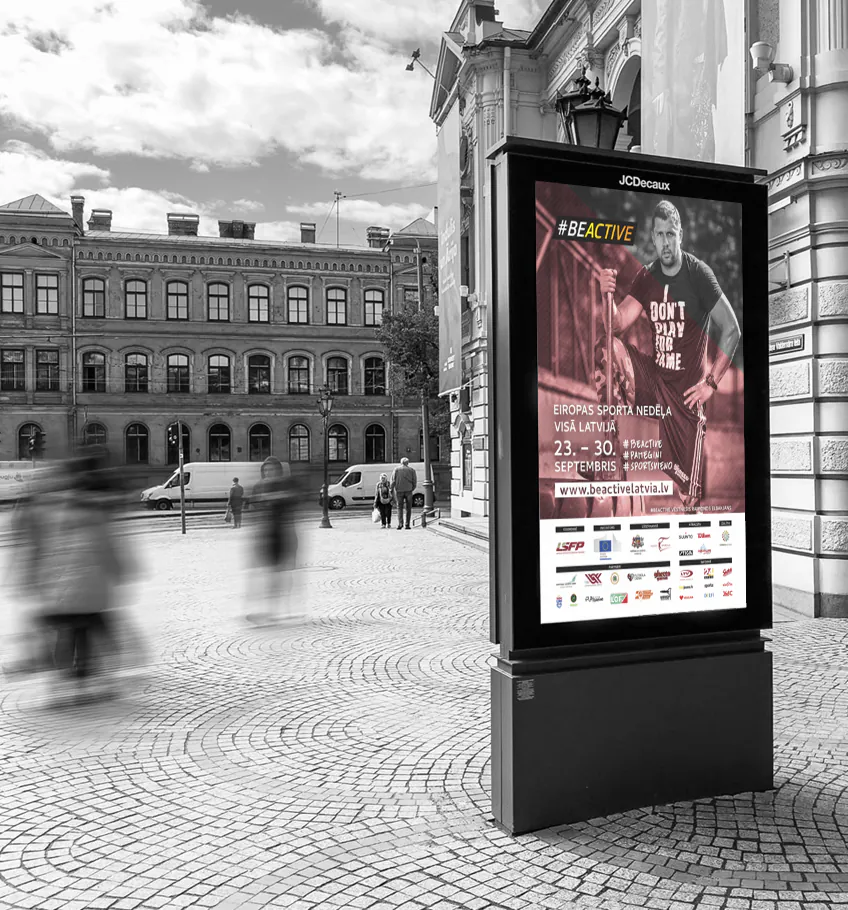 Vides reklāma ar hokeja kampaņas plakātu