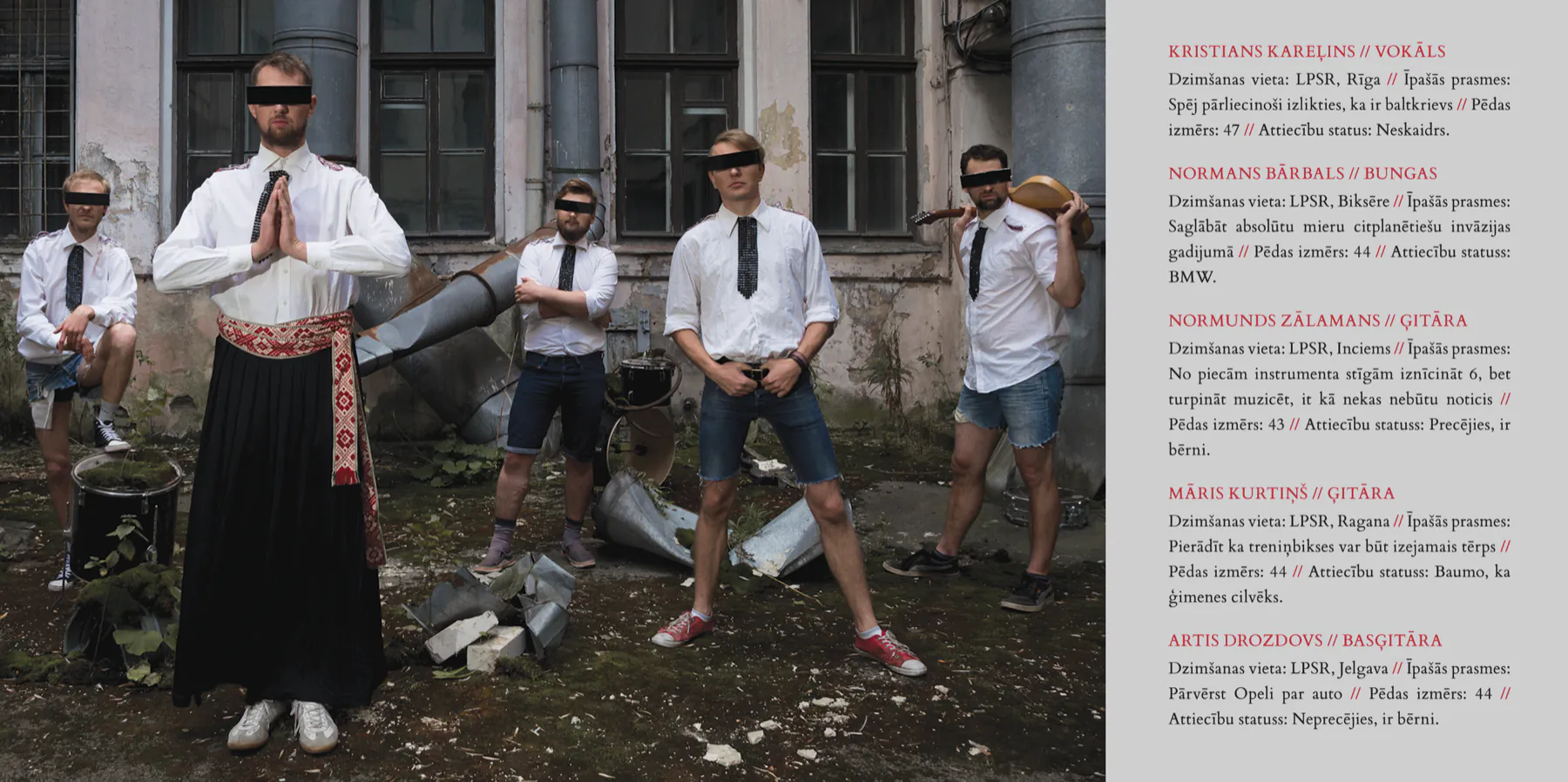Bukleta atvērums ar grupas portretu un mūziķu biogrāfijām
